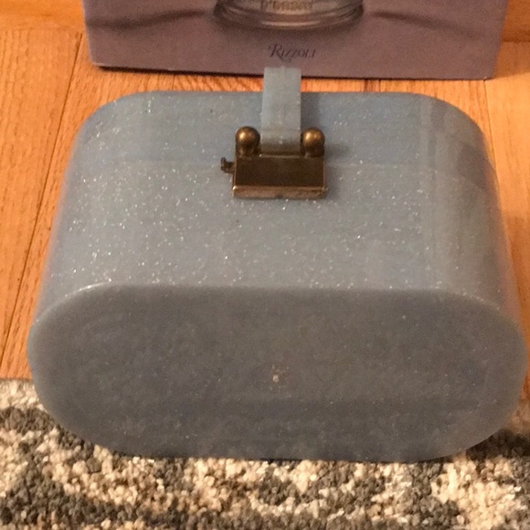 ✨💙✨ RARE! ✨💙✨ Lucite 🚌 double decker 🚌 box bag in Glitter Baby Blue! ✨💙✨ - Picture 6 of 9